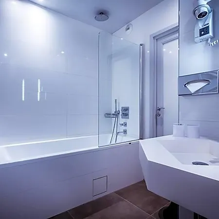 Opera Marigny 4*