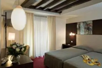 Opera Marigny 4*