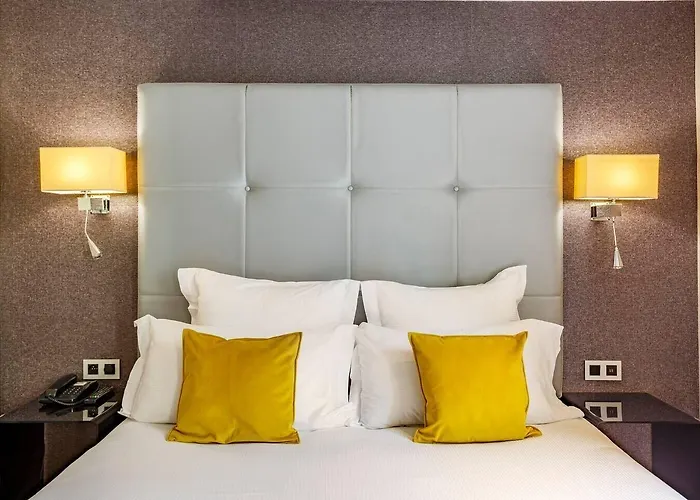 Opera Marigny מלון 4*