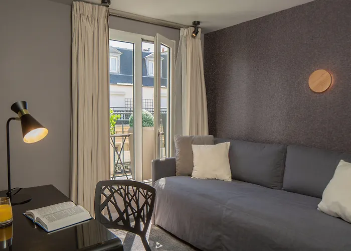 Opera Marigny Szálloda 4*