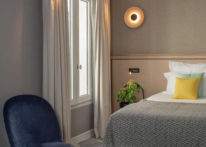 Opera Marigny Szálloda