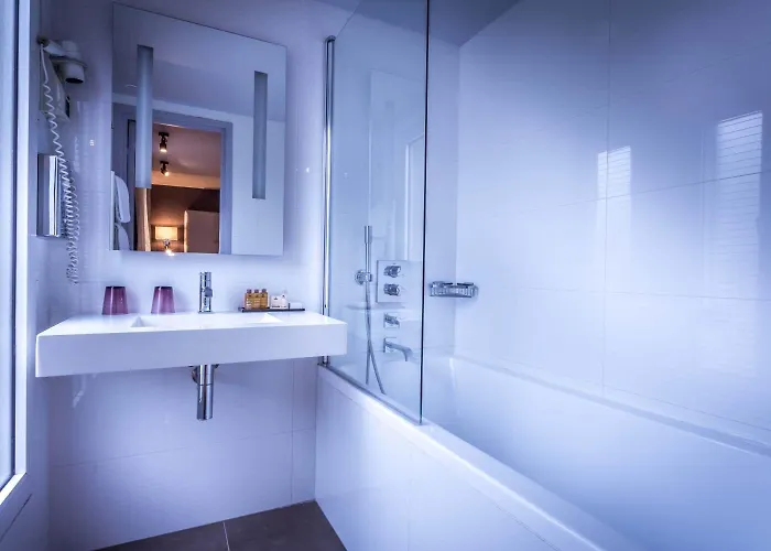 Opera Marigny Szálloda 4*