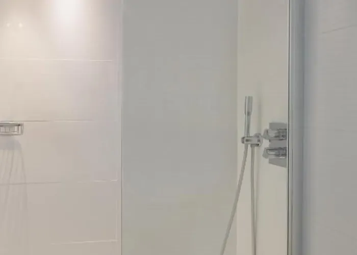 Opera Marigny מלון 4*