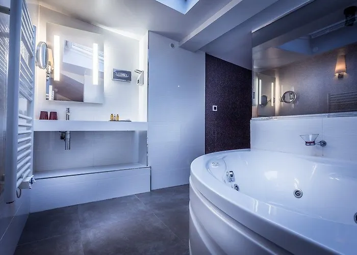 Opéra Marigny Hotel