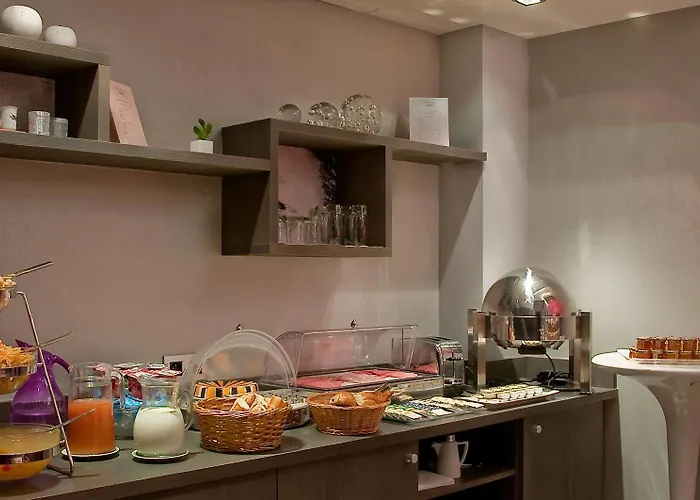 Opéra Marigny Hotel