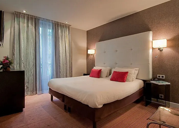 Opera Marigny Szálloda 4*