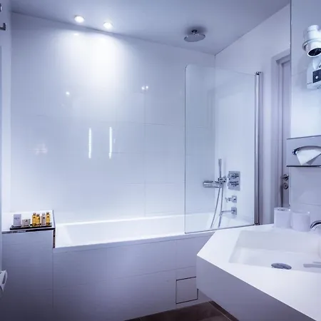 Opera Marigny 4*