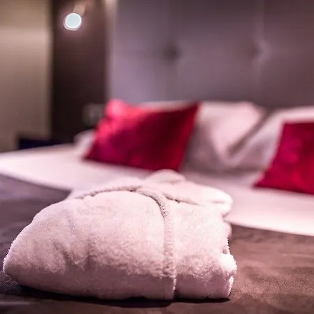 Opera Marigny 4*